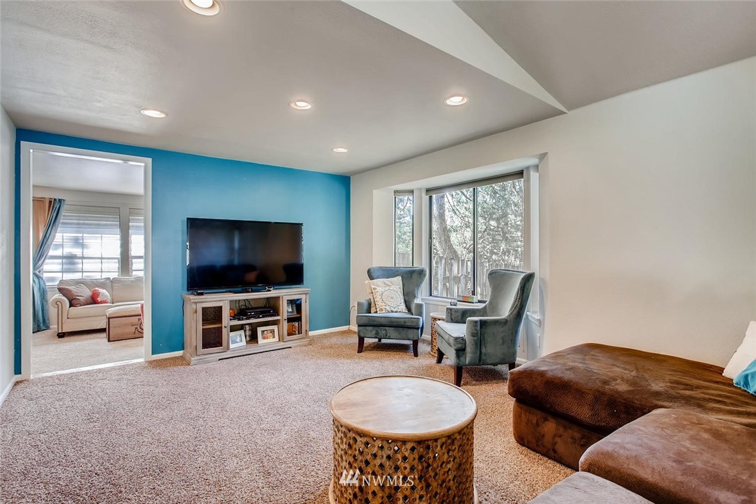 18122 East Spring Lake Drive Southeast Renton, WA 98058 - Photo 9 of 25