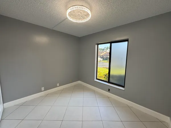 $2,000 | 802 Sky Pine Way, Unit D1, Greenacres, FL 33415