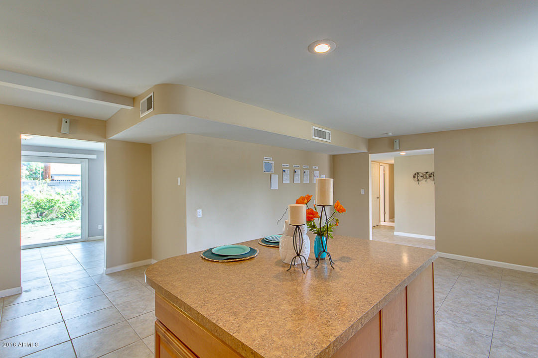 3516 West Griswold Road Phoenix, AZ 85051 - Photo 16 of 33 17 Kitchen