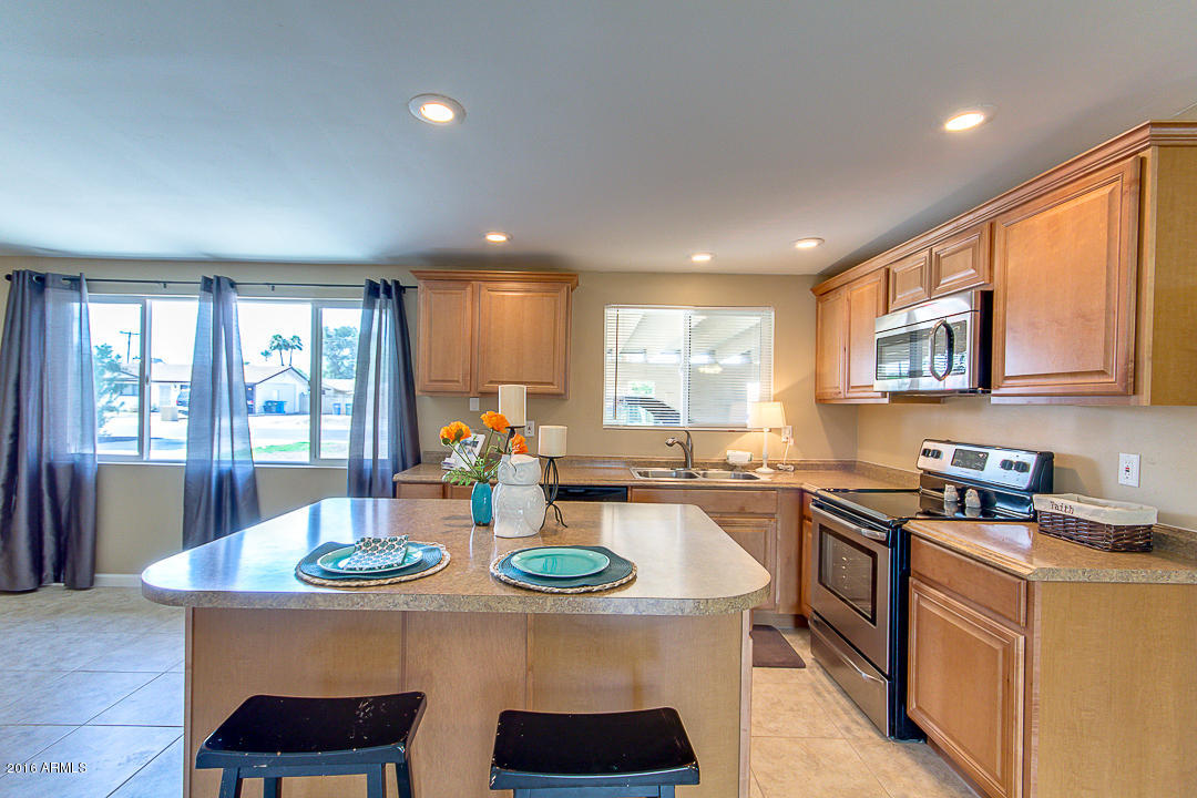 3516 West Griswold Road Phoenix, AZ 85051 - Photo 3 of 33 3 Kitchen