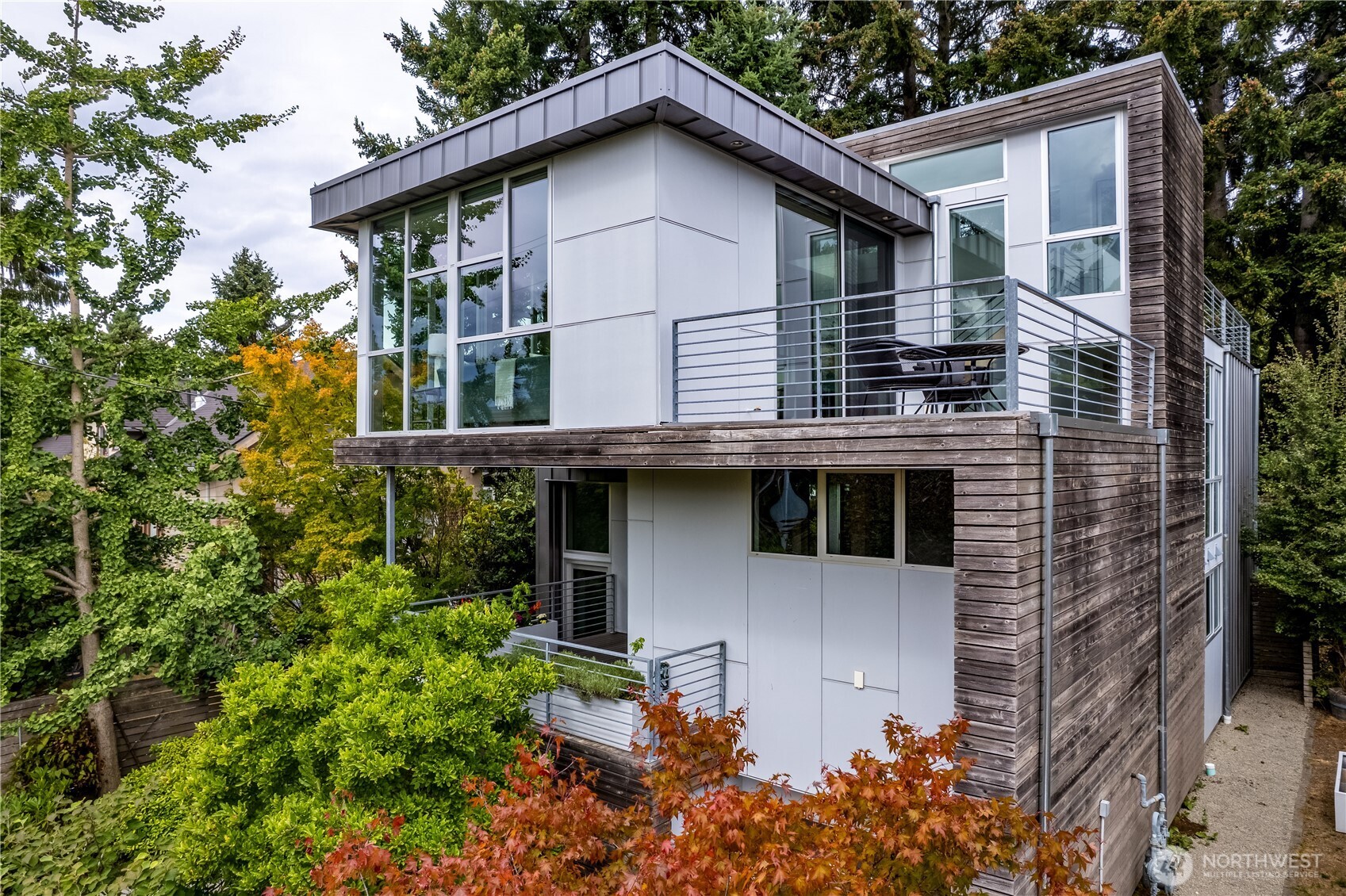 2112 North 46th Street Seattle, WA 98103 - Photo 3 of 40 Gallery Image 3