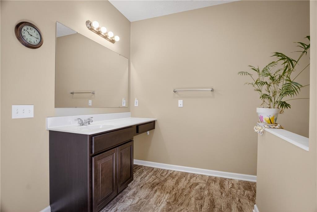 229 West Country Barn Road Houston, PA 15342 - Photo 26 of 50