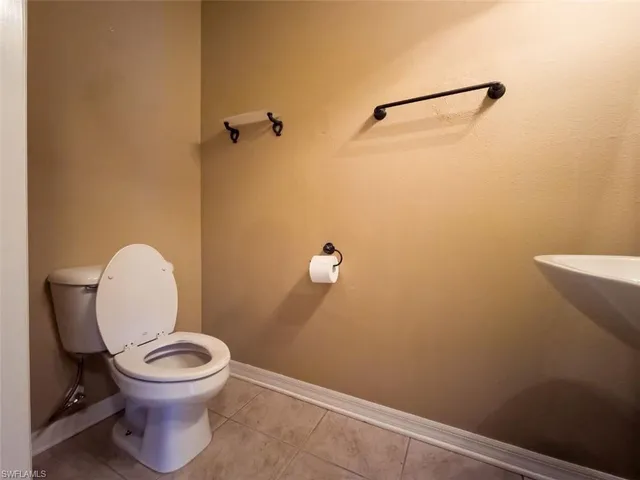 a bathroom with a toilet