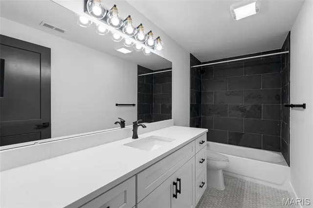 $849,900 | 408 Spears Street, St. Louis, MO 63127