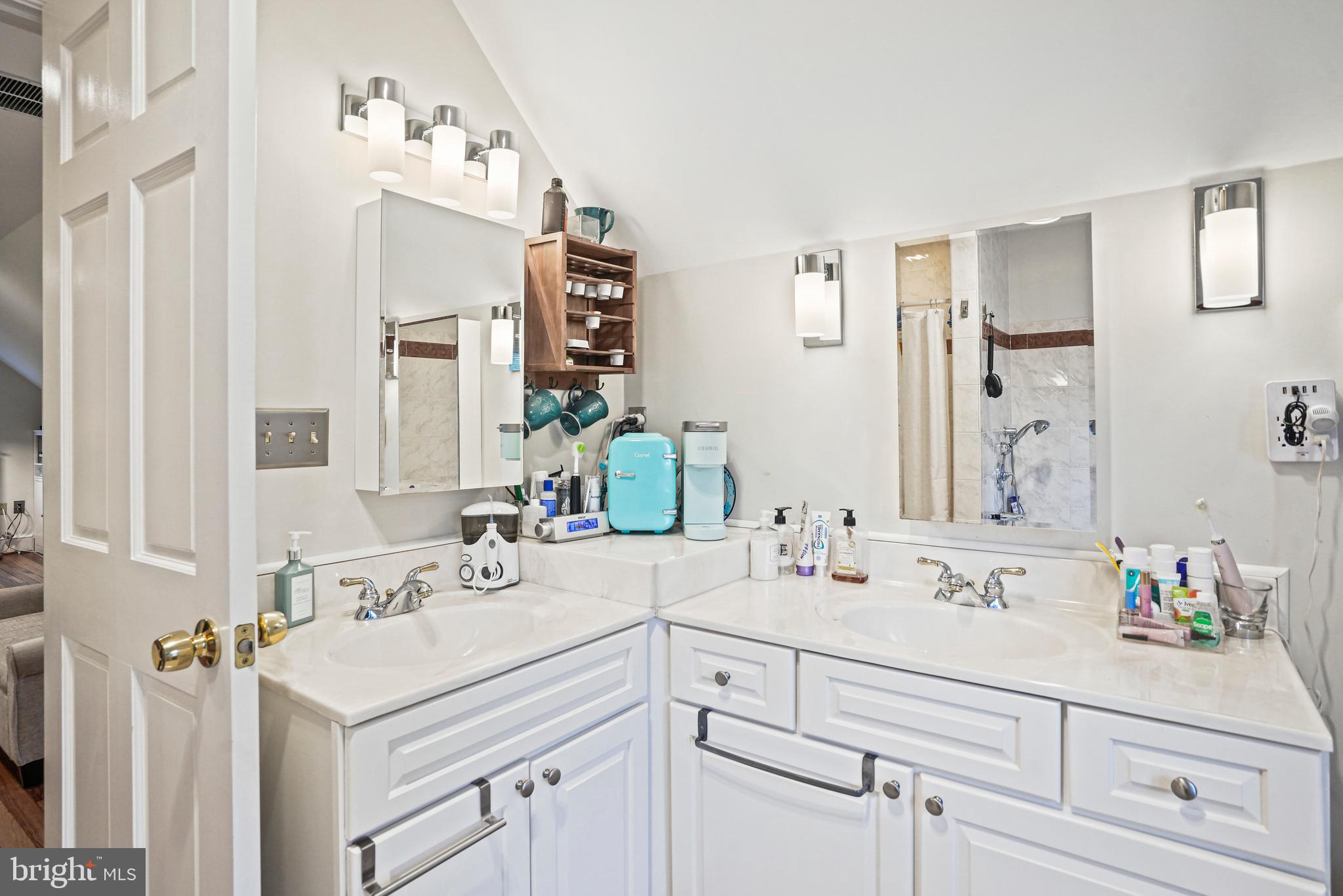 3740 Oliver Street Northwest Washington, DC 20015 - Photo 17 of 40 En-suite primary