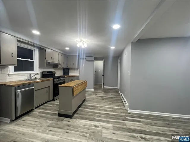 $2,000 | 624 Devon Street, Unit 2, Kearny, NJ 07032