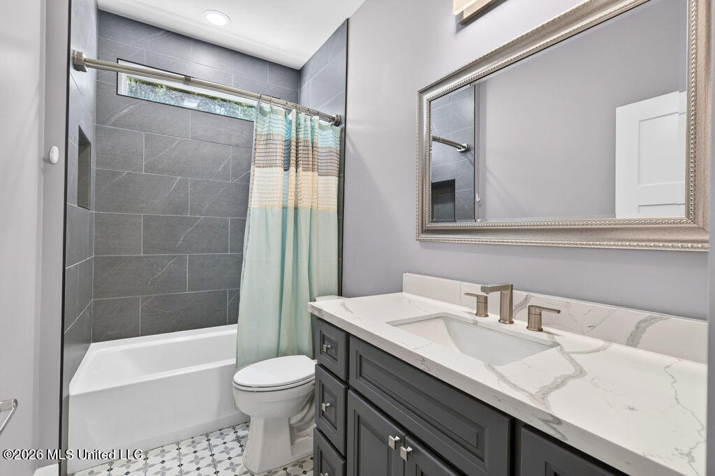 5075 D W N Road Kiln, MS 39556 - Photo 23 of 38 Guest bathroom