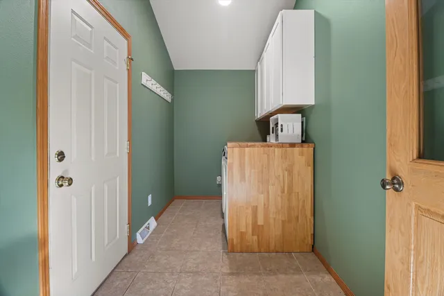 $450,000 | 6915 Dominion Drive, Madison, WI 53718