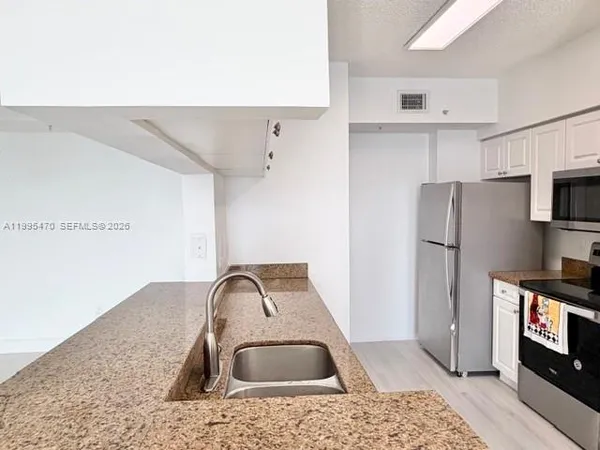 $3,995 | 17100 North Bay Road, Unit 1604, Sunny Isles Beach, FL 33160