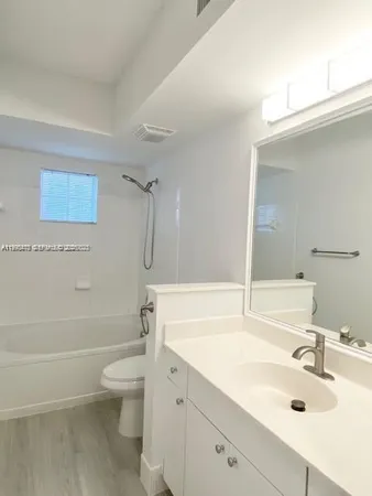 $3,995 | 17100 North Bay Road, Unit 1604, Sunny Isles Beach, FL 33160