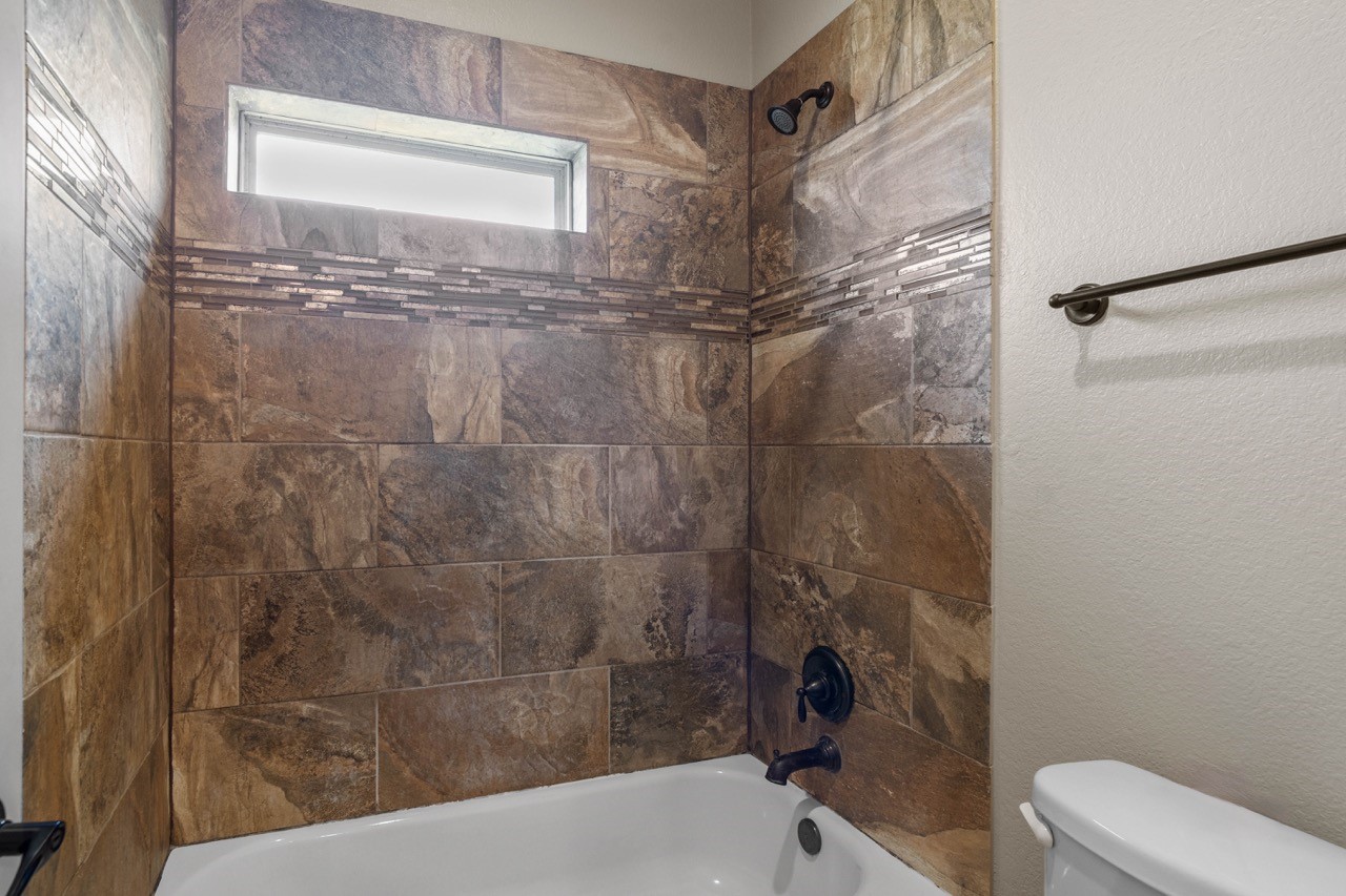 27585 Rio Blanco Drive Splendora, TX 77372 - Photo 31 of 39 Full bathroom servicing bedroom #1