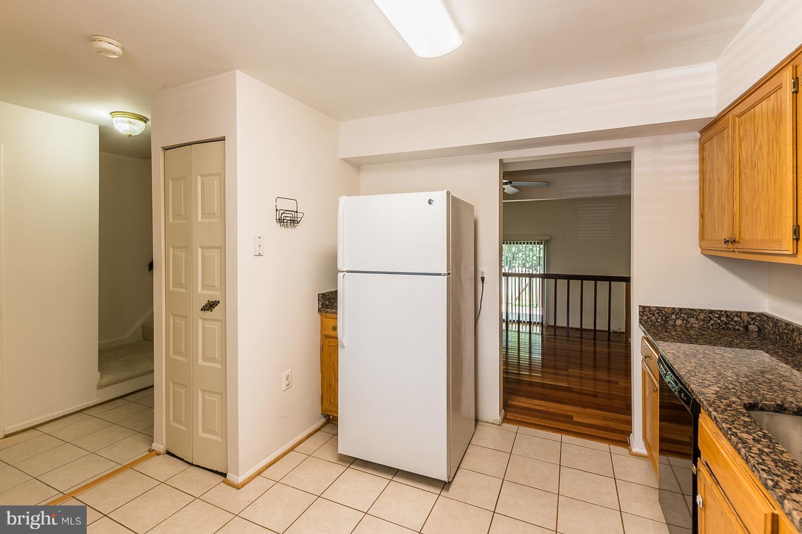 2922 Jermantown Road, Unit 17 Oakton, VA 22124 - Photo 12 of 26 Kitchen