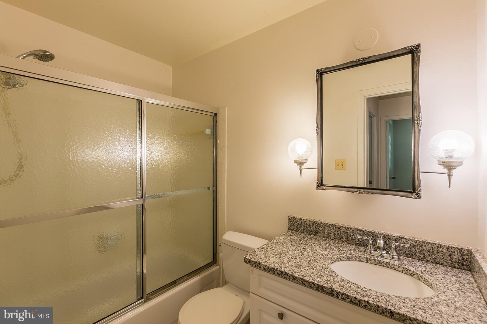 2922 Jermantown Road, Unit 17 Oakton, VA 22124 - Photo 17 of 26 Bath