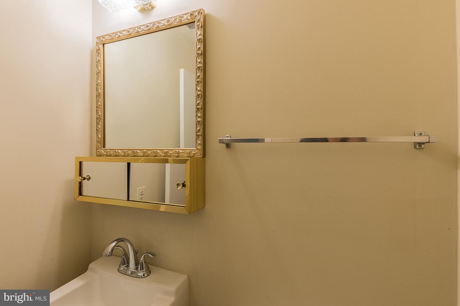 2922 Jermantown Road, Unit 17 Oakton, VA 22124 - Photo 18 of 26 Bath