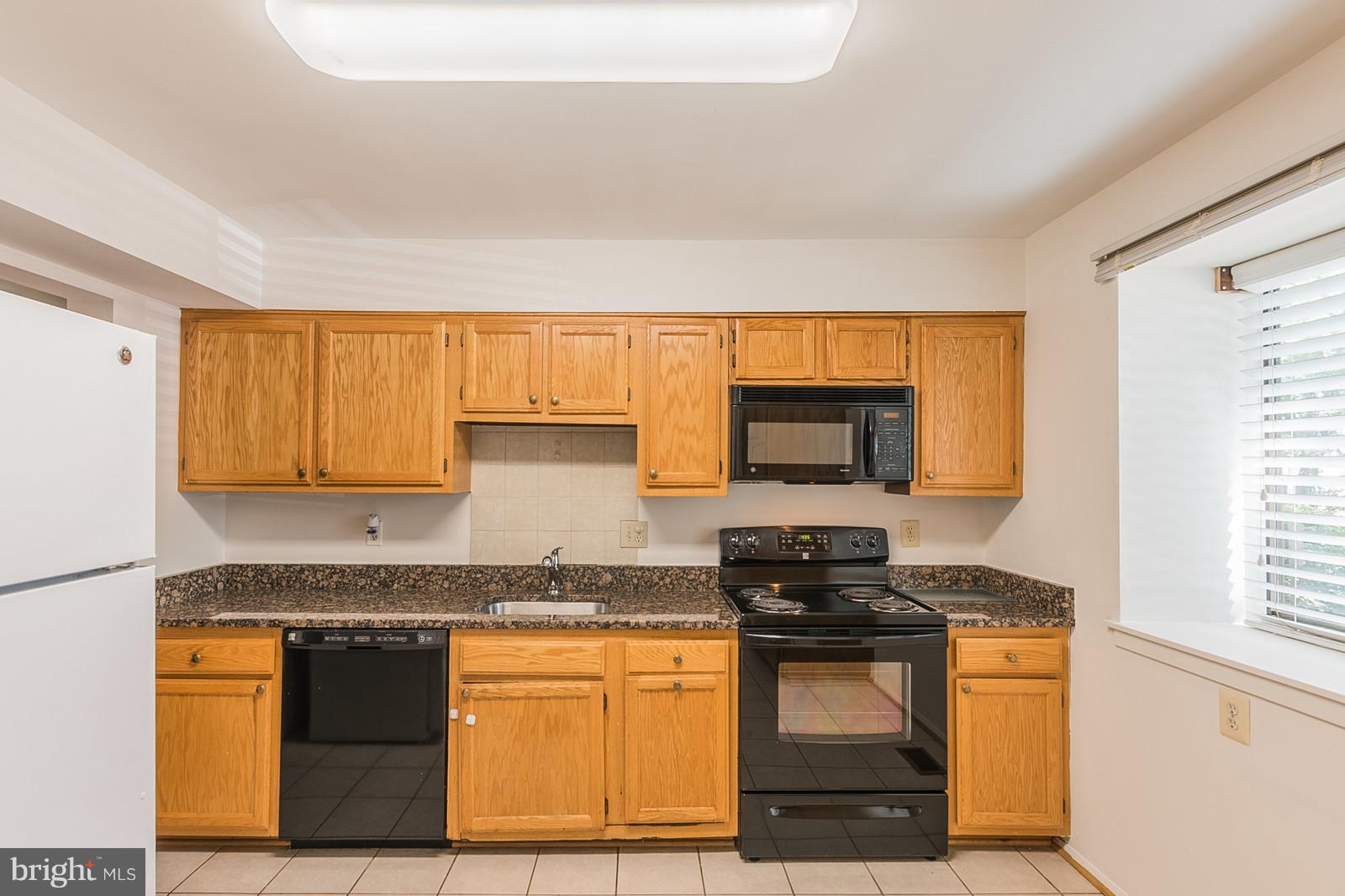 2922 Jermantown Road, Unit 17 Oakton, VA 22124 - Photo 8 of 26 Kitchen