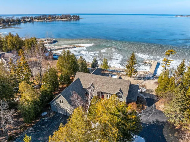 $1,400,000 | 8324 Woodlane Road, Sturgeon Bay, WI 54235