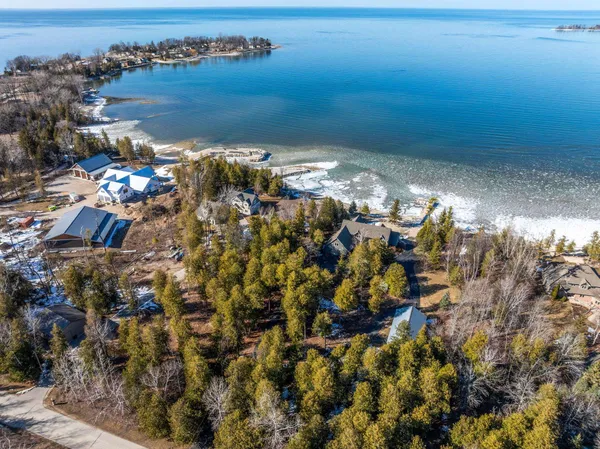 $1,400,000 | 8324 Woodlane Road, Sturgeon Bay, WI 54235