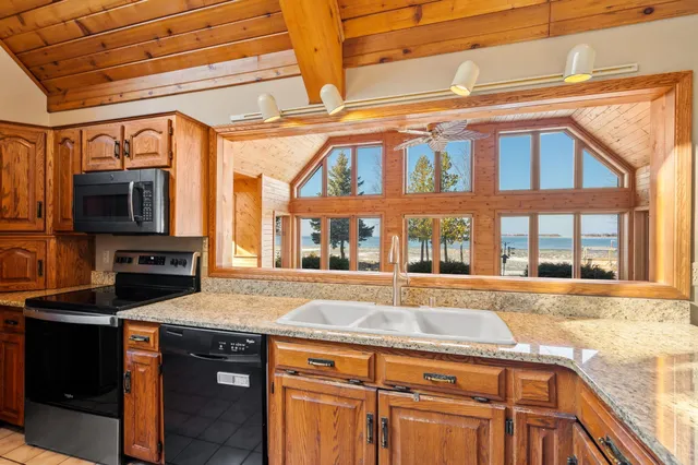 $1,400,000 | 8324 Woodlane Road, Sturgeon Bay, WI 54235