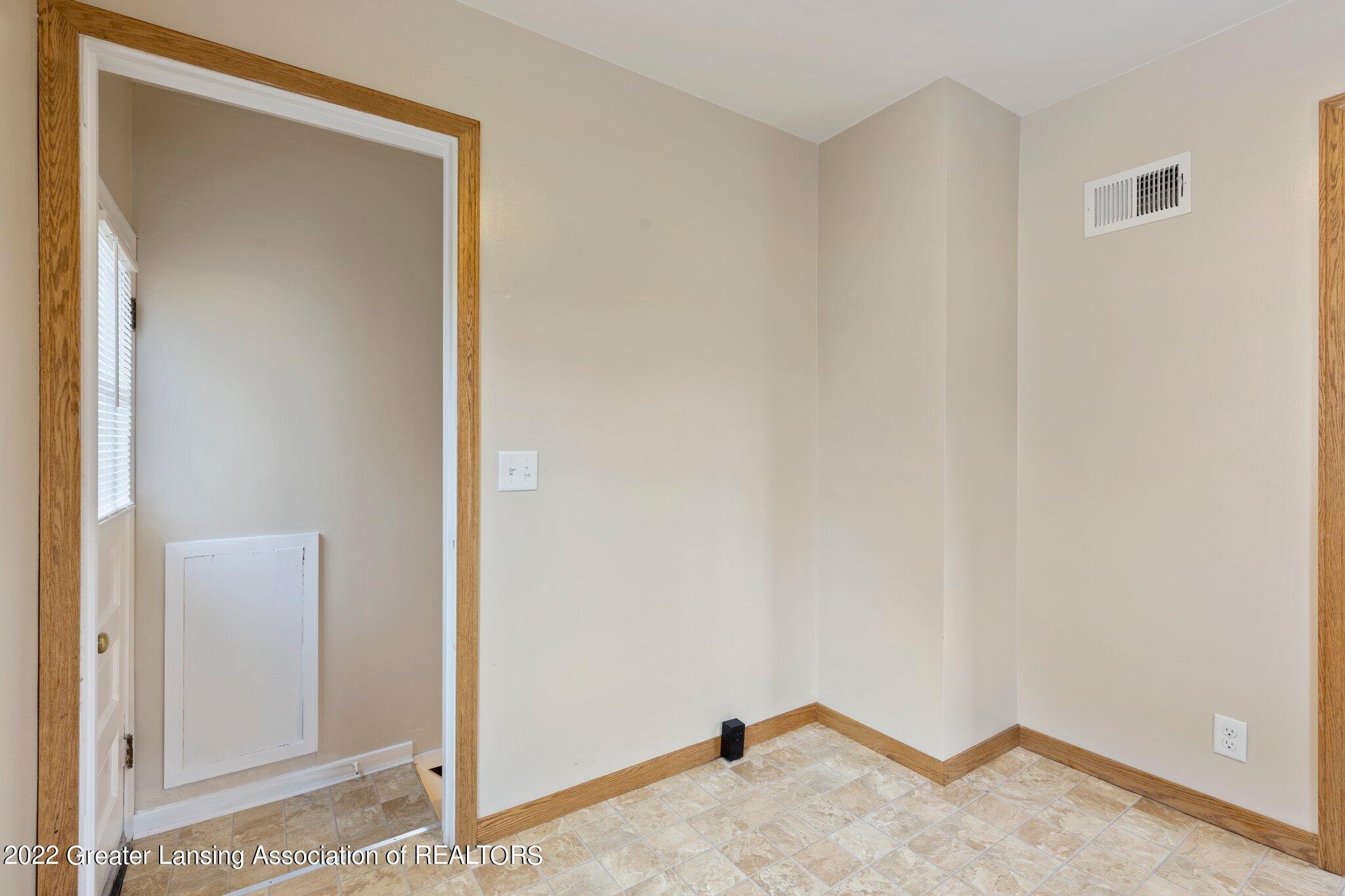 327 Filley Street Lansing, MI 48906 - Photo 10 of 22 16-web-or-mls-327-filley-st