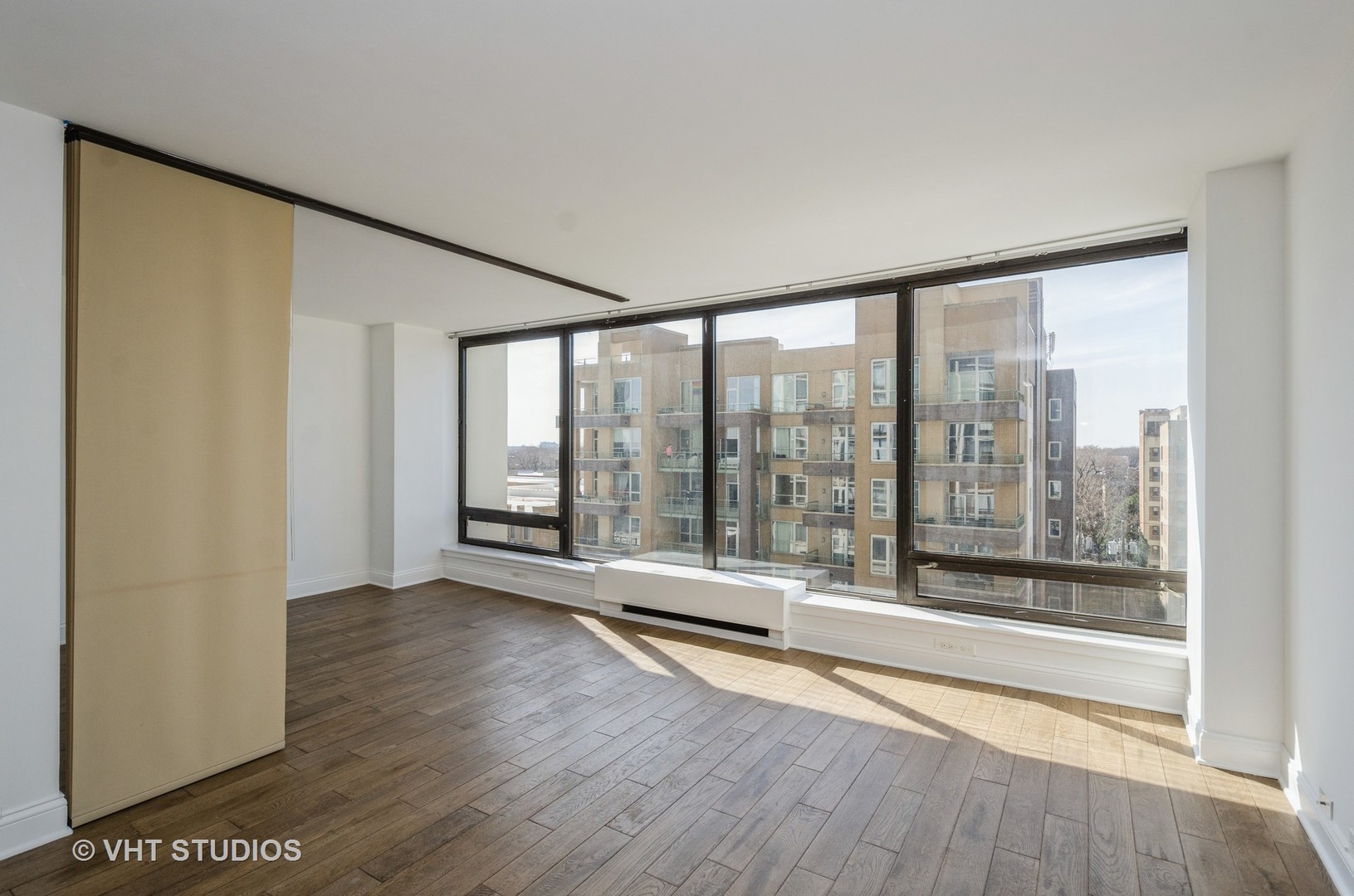 5445 North Sheridan Road, Unit 707 Chicago, IL 60640 - Photo 2 of 11