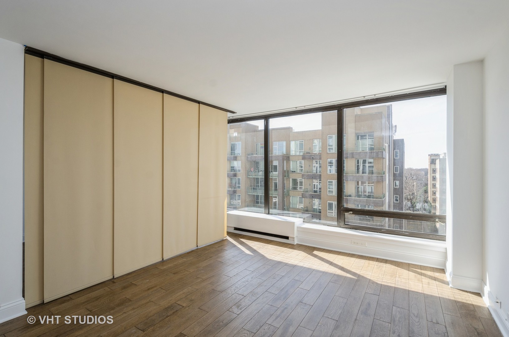 5445 North Sheridan Road, Unit 707 Chicago, IL 60640 - Photo 3 of 11
