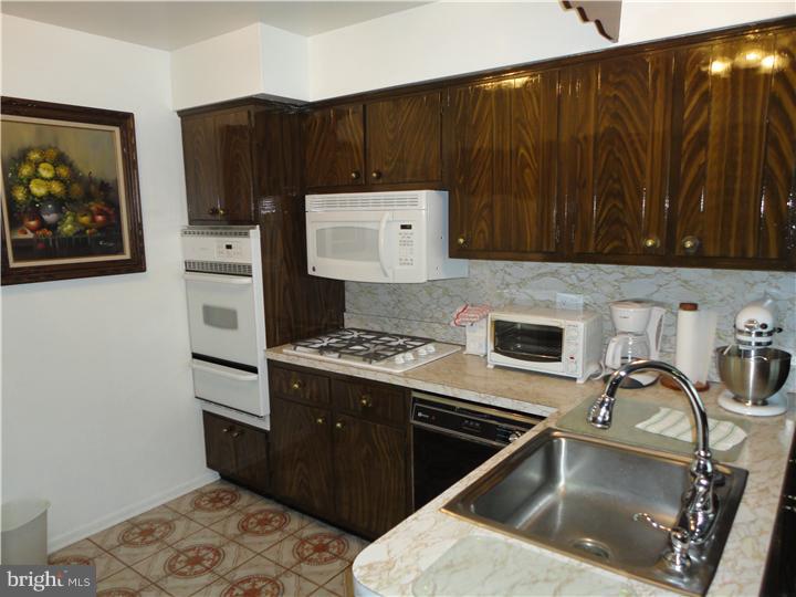 781 Broadmoor Road Huntingdon Valley, PA 19006 - Photo 8 of 14 Gallery Image 8