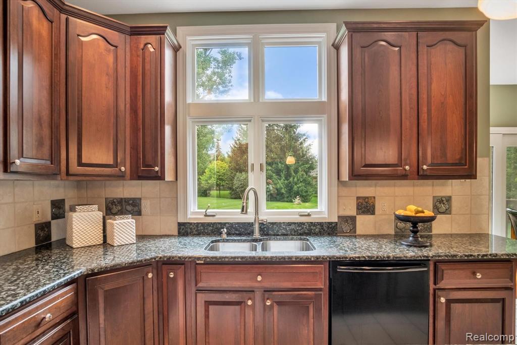 1806 Skyline Drive Rochester Hills, MI 48306 - Photo 15 of 62
