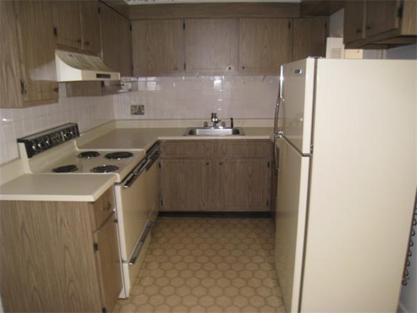 49 Jacqueline Road, Unit 6 Waltham, MA 02452 - Photo 2 of 6