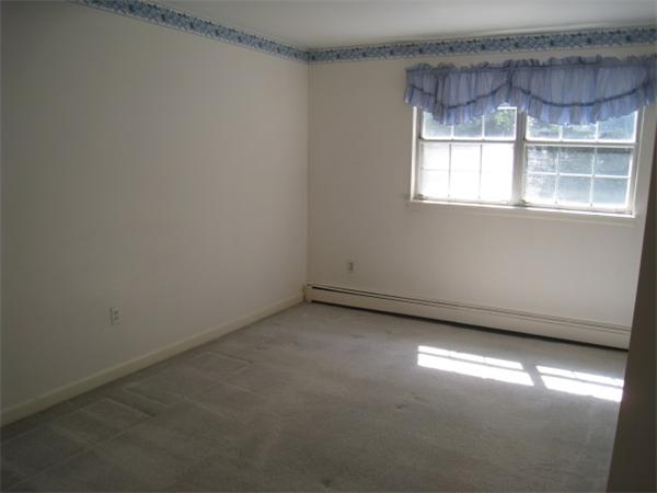 49 Jacqueline Road, Unit 6 Waltham, MA 02452 - Photo 5 of 6