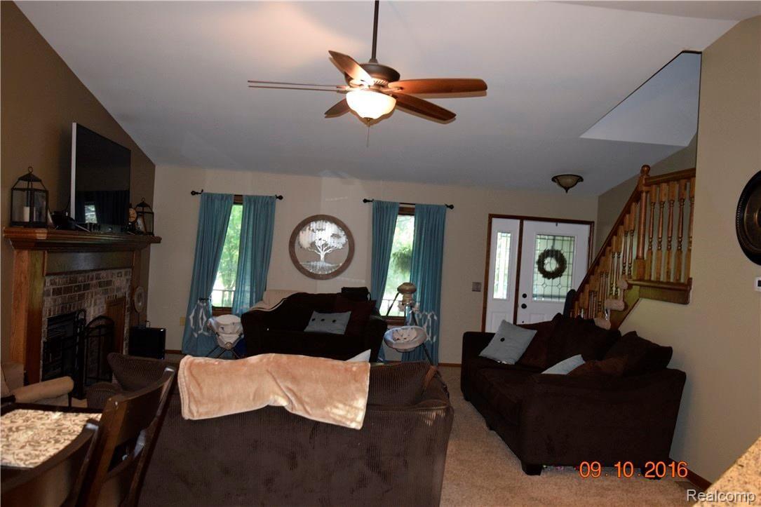 543 South Maple Leaf Road Lapeer, MI 48446 - Photo 8 of 26 543 Mapleleaf 020.JPG