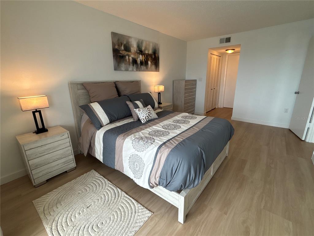 4725 Cove Circle, Unit 405 St. Petersburg, FL 33708 - Photo 10 of 23 a bedroom with a bed and a lamp