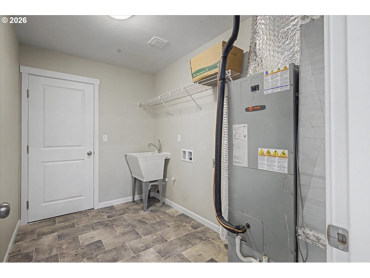 9 North Moolack Way Otis, OR 97368 - Photo 14 of 38 a view of an empty room