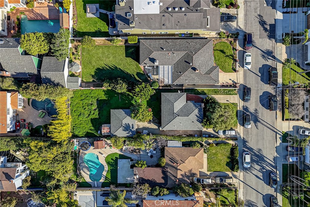 1647 Ruhland Avenue Manhattan Beach, CA 90266 - Photo 4 of 5 an aerial view of houses with outdoor space