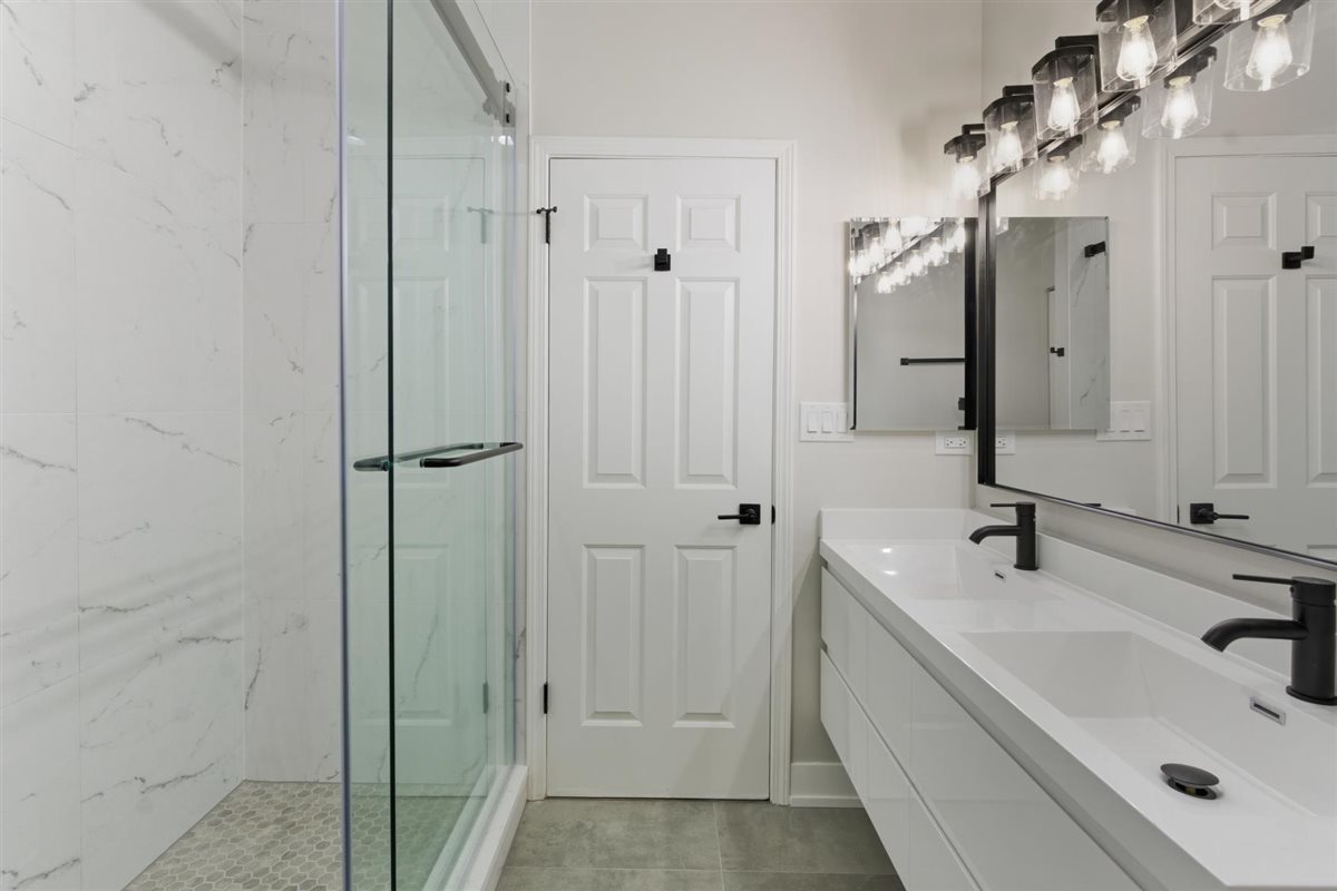 839 West 14th Place Chicago, IL 60608 - Photo 5 of 14 a bathroom with a sink and mirror