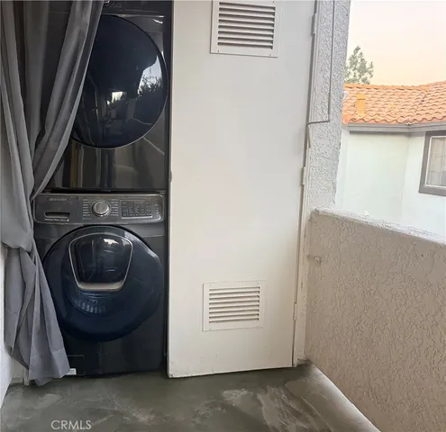 $291,500 | 16377 Lakeshore Drive, Unit 2D, Lake Elsinore, CA 92530