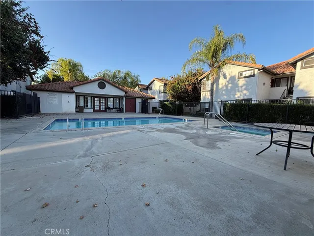 $291,500 | 16377 Lakeshore Drive, Unit 2D, Lake Elsinore, CA 92530