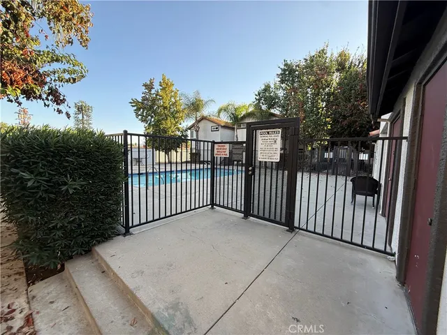 $291,500 | 16377 Lakeshore Drive, Unit 2D, Lake Elsinore, CA 92530