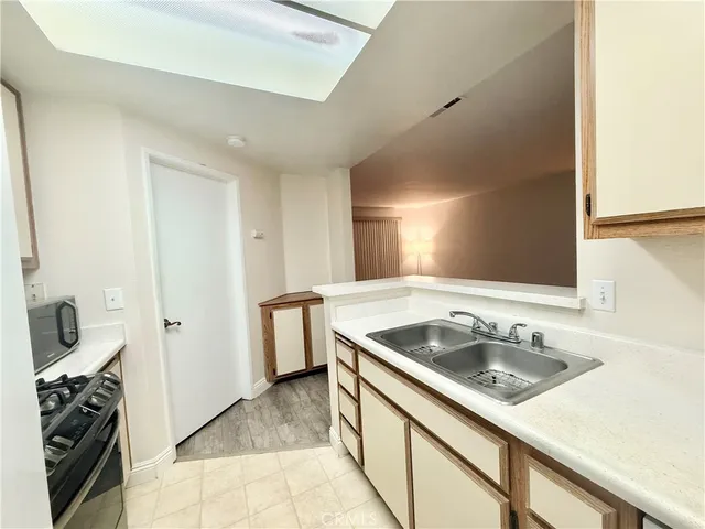 $291,500 | 16377 Lakeshore Drive, Unit 2D, Lake Elsinore, CA 92530