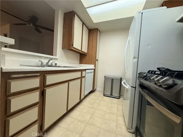 $291,500 | 16377 Lakeshore Drive, Unit 2D, Lake Elsinore, CA 92530