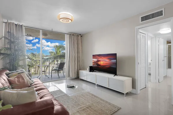 $439,000 | 88500 Overseas Highway, Unit 301, Islamorada, FL 33036