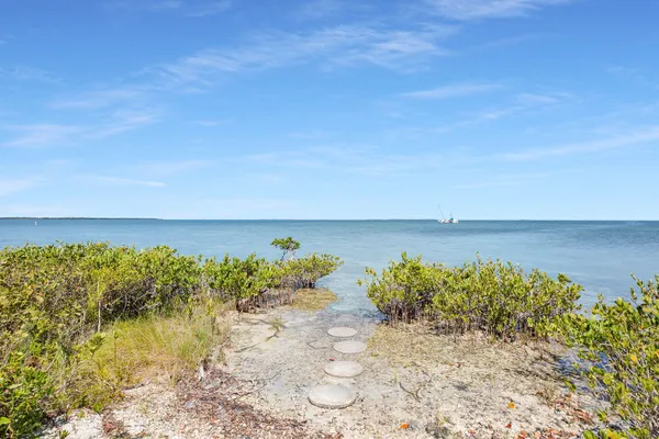 $439,000 | 88500 Overseas Highway, Unit 301, Islamorada, FL 33036