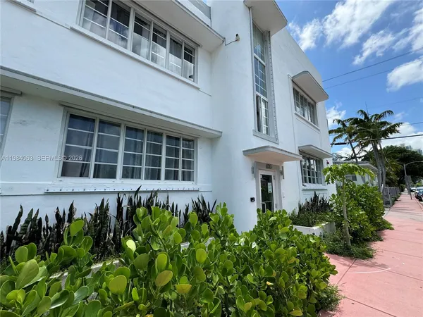 $1,950 | 810 7th Street, Unit 207, Miami Beach, FL 33139