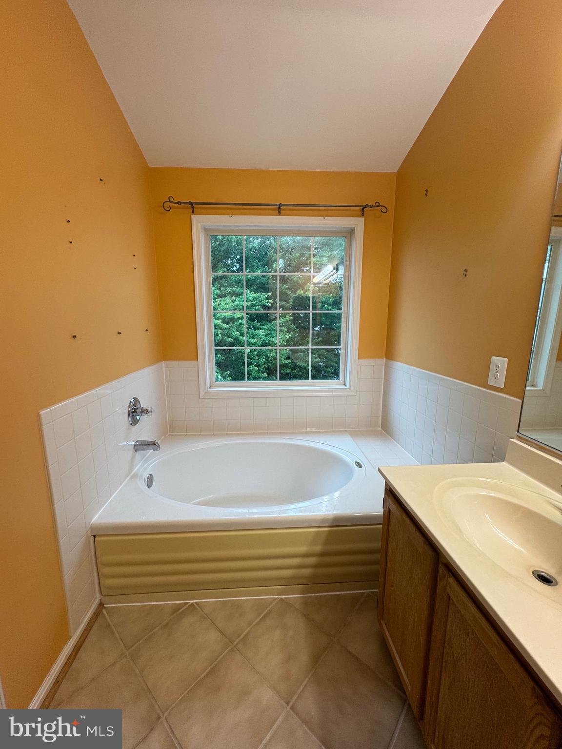 7705 Periwinkle Way, Unit 71 Severn, MD 21144 - Photo 18 of 28 a spacious bathroom with a bathtub and sink