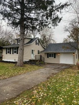 $2,300 | 3016 Grove Lane, Cary, IL 60013