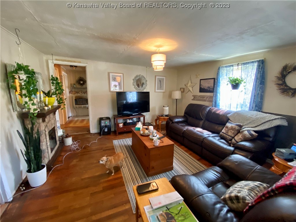 815 Chapel Heights Elkview, WV 25071 - Photo 2 of 14 Living room