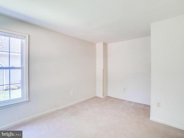 9720 Ironmaster Drive Burke, VA 22015 - Photo 46 of 46 an empty room with windows