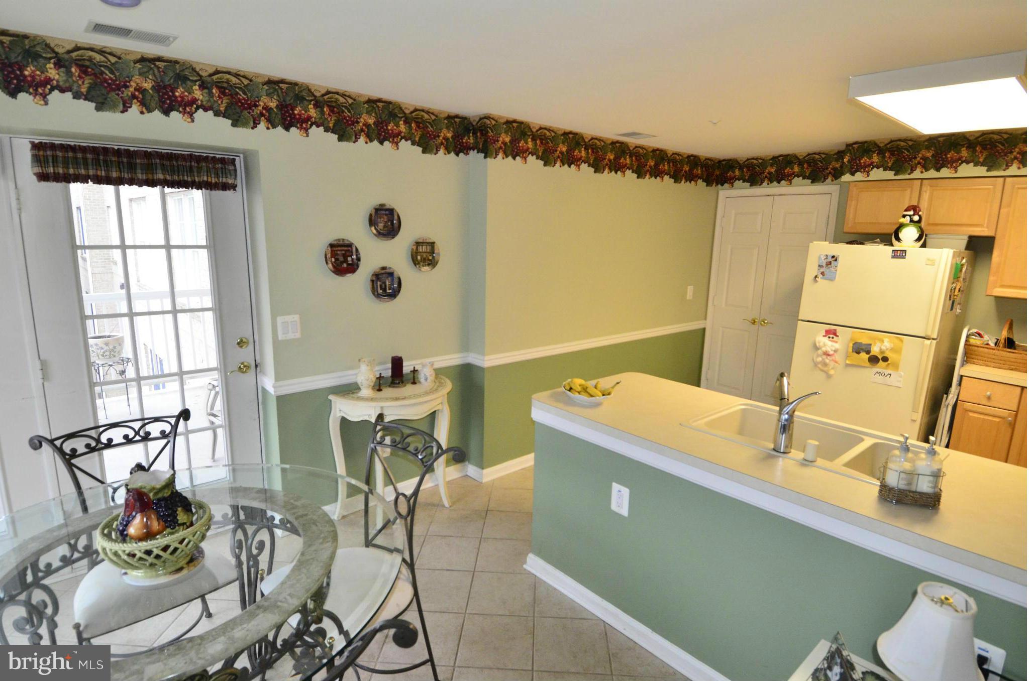 12300 Rosslare Ridge Road, Unit 204 Lutherville-Timonium, MD 21093 - Photo 10 of 13 Kitchen