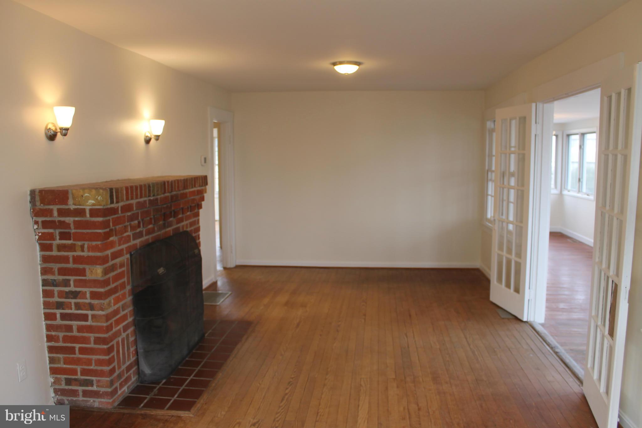 2803 Ridge Road Huntingtown, MD 20639 - Photo 24 of 27 Living Room