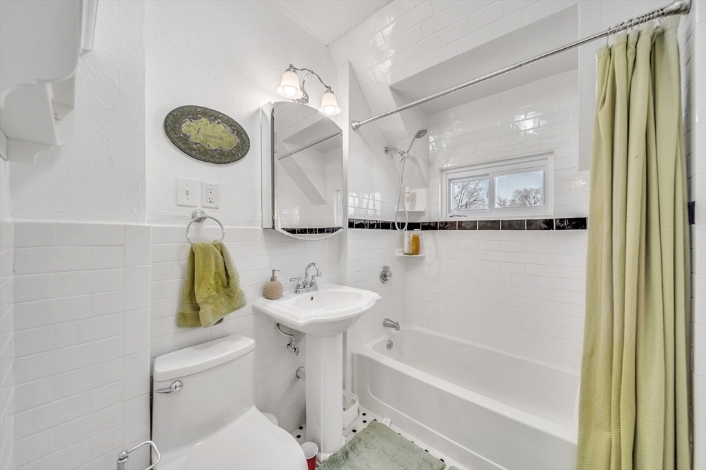 34 Sherbrook Avenue Worcester, MA 01604 - Photo 11 of 39 Gallery Image 11