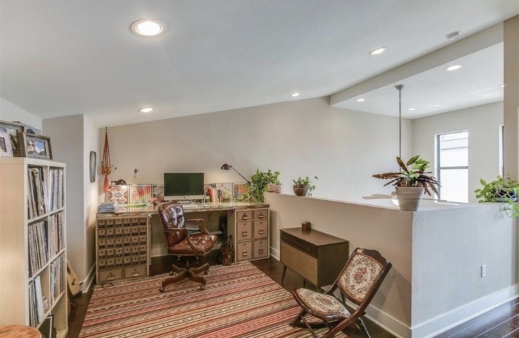 1703 Patterson Street, Unit B Houston, TX 77007 - Photo 11 of 26 a workspace with furniture and a potted plant